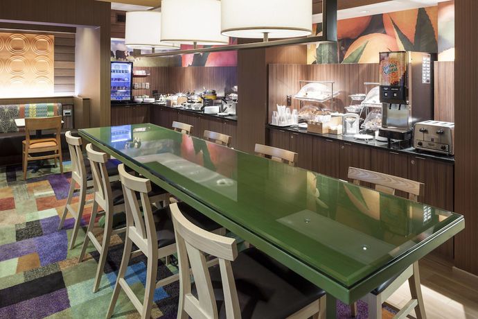 Imagen del bar/restaurante del Hotel Fairfield Inn Santa Clarita Valencia. Foto 3