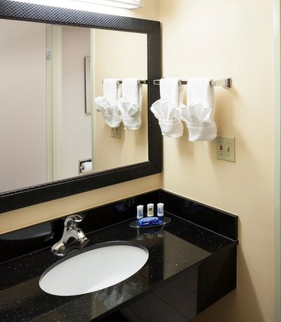 Imagen de la habitación del Hotel Fairfield Inn Santa Clarita Valencia. Foto 9