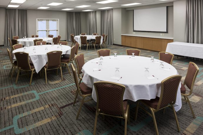 Imagen de los interiores del Hotel Fairfield Inn Santa Clarita Valencia. Foto 17