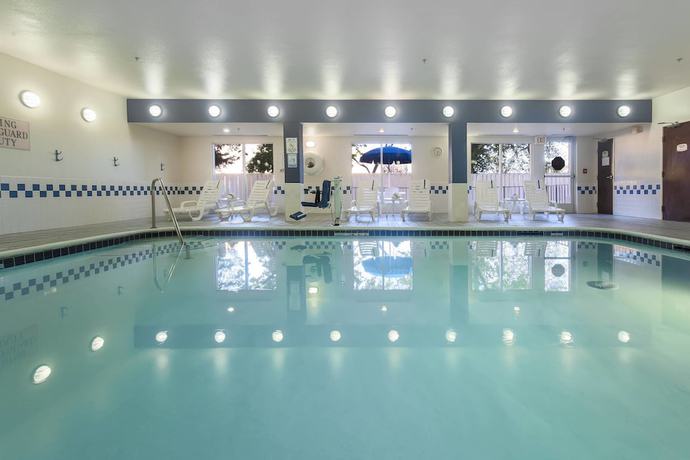 Imagen de la piscina del Hotel Fairfield Inn Tracy. Foto 18