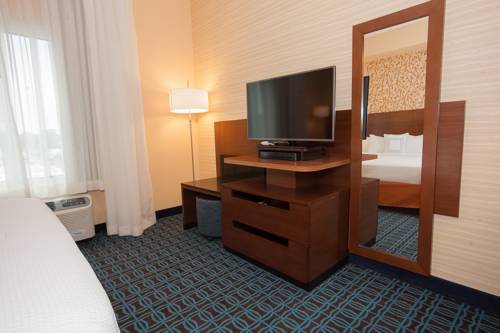 Imagen de la habitación del Hotel Fairfield Inn & Suites Akron South. Foto 6