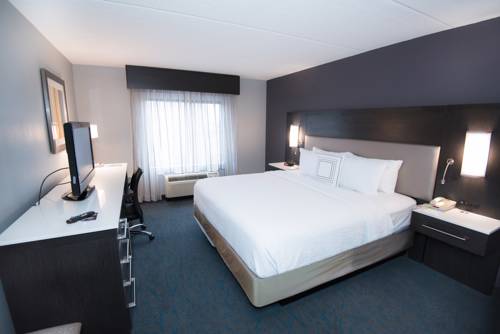 Imagen de la habitación del Hotel Fairfield Inn & Suites Atlanta Airport North. Foto 5