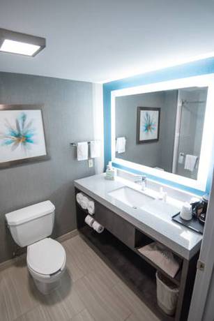 Imagen de la habitación del Hotel Fairfield Inn & Suites Atlanta Airport North. Foto 8