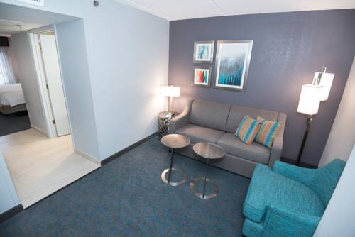 Imagen de la habitación del Hotel Fairfield Inn & Suites Atlanta Airport North. Foto 9