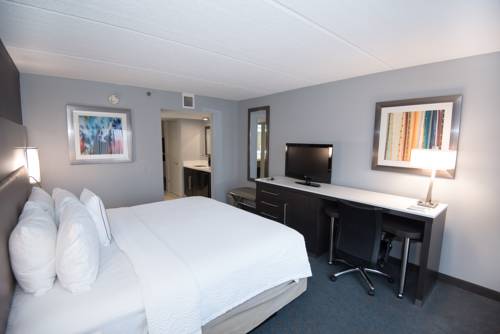 Imagen de la habitación del Hotel Fairfield Inn & Suites Atlanta Airport North. Foto 11