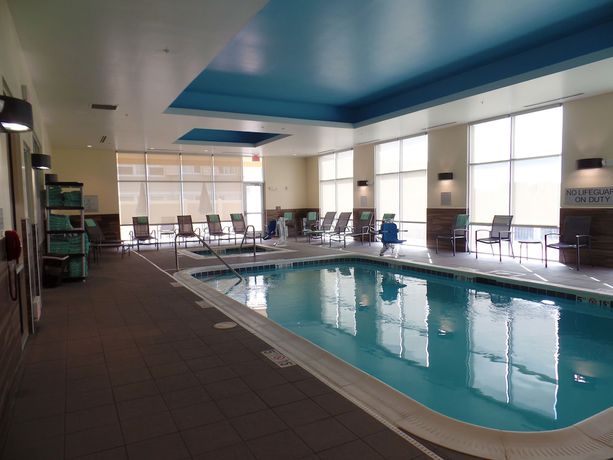 Imagen de la piscina del Hotel Fairfield Inn & Suites Butte. Foto 20