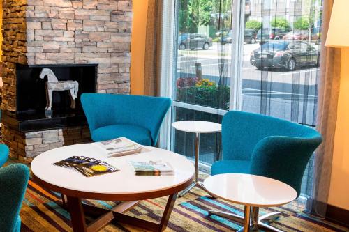 Imagen general del Hotel Fairfield Inn & Suites By Marriott Atlanta Alphare. Foto 3