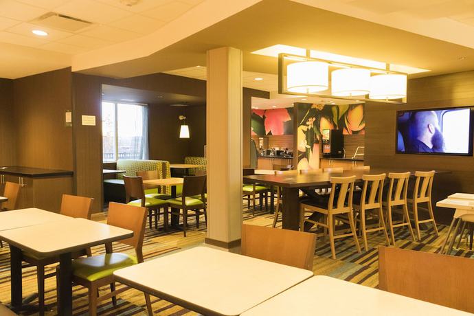 Imagen del bar/restaurante del Hotel Fairfield Inn & Suites By Marriott Barrie. Foto 2