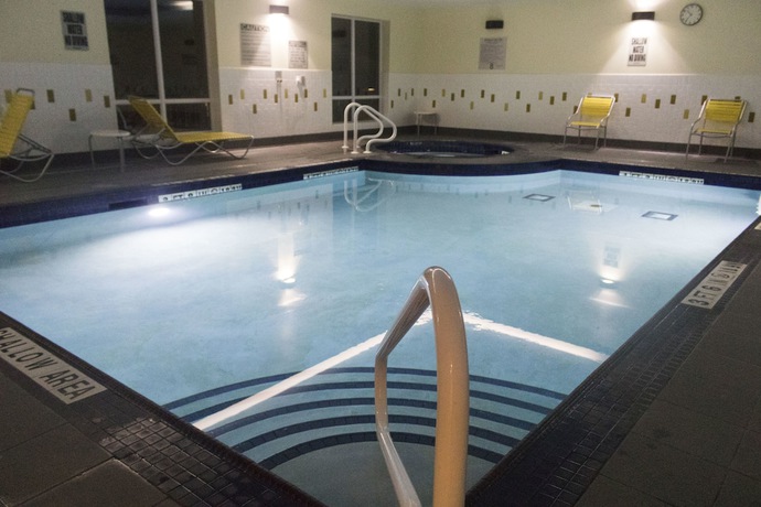 Imagen de la piscina del Hotel Fairfield Inn & Suites By Marriott Barrie. Foto 10