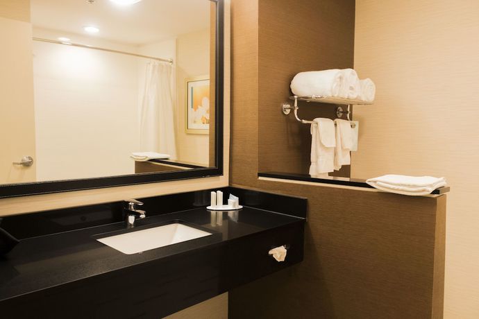 Imagen de la habitación del Hotel Fairfield Inn & Suites By Marriott Barrie. Foto 6