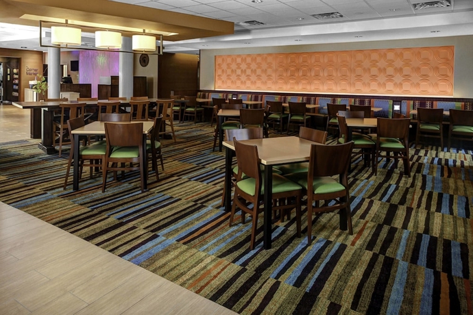 Imagen del bar/restaurante del Hotel Fairfield Inn & Suites By Marriott Lansing At Eastwood. Foto 5