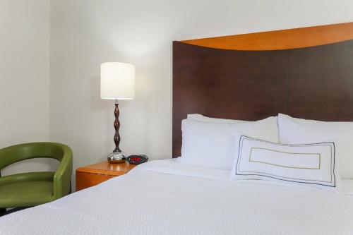 Imagen de la habitación del Hotel Fairfield Inn & Suites By Marriott Mahwah. Foto 20