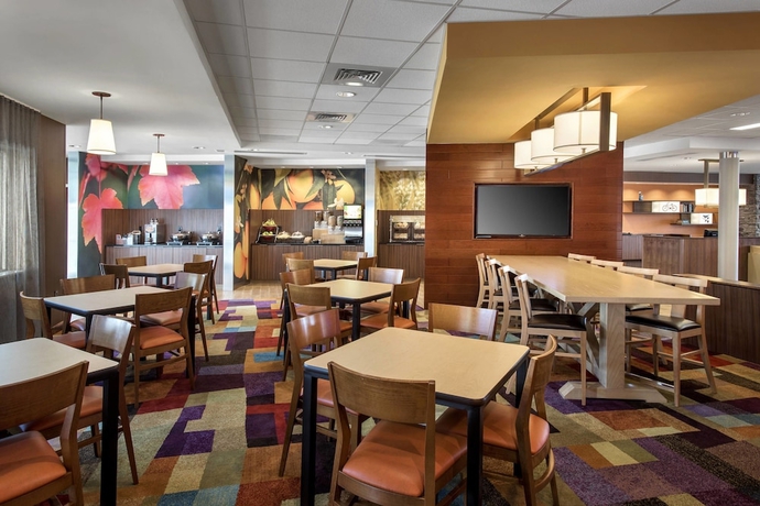 Imagen del bar/restaurante del Hotel Fairfield Inn & Suites By Marriott New Castle. Foto 6