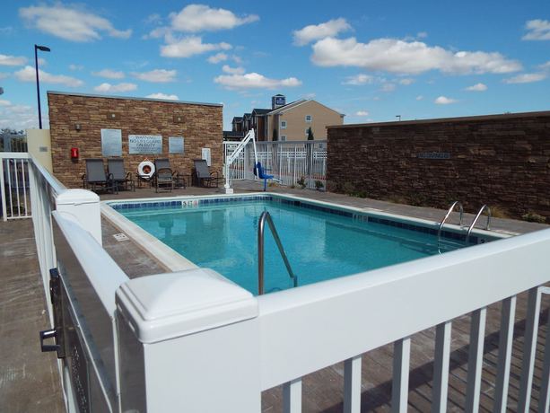 Imagen de la piscina del Hotel Fairfield Inn & Suites By Marriott Pecos. Foto 19