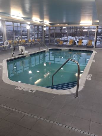 Imagen de la piscina del Hotel Fairfield Inn & Suites By Marriott Plattsburgh. Foto 20