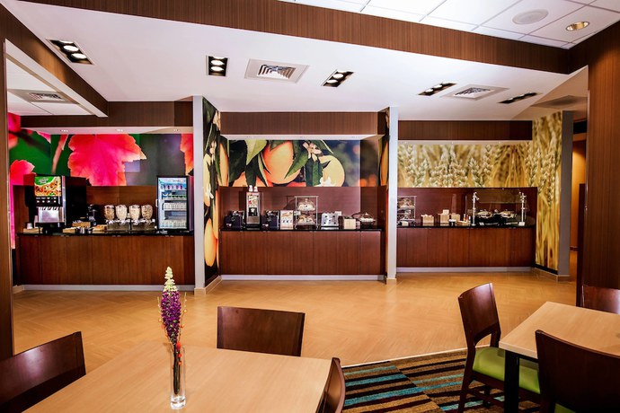 Imagen del bar/restaurante del Hotel Fairfield Inn & Suites By Marriott Richmond Midlot. Foto 6
