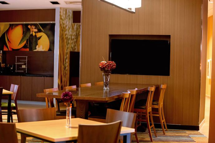 Imagen del bar/restaurante del Hotel Fairfield Inn & Suites By Marriott Richmond Midlot. Foto 7