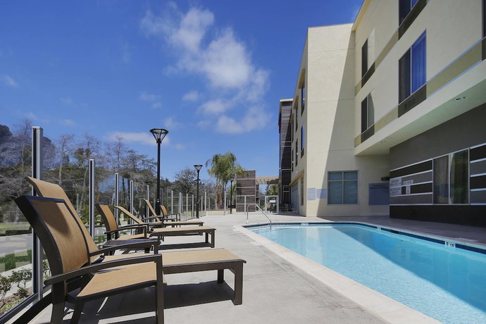 Imagen general del Hotel Fairfield Inn & Suites By Marriott San Diego Carls. Foto 1
