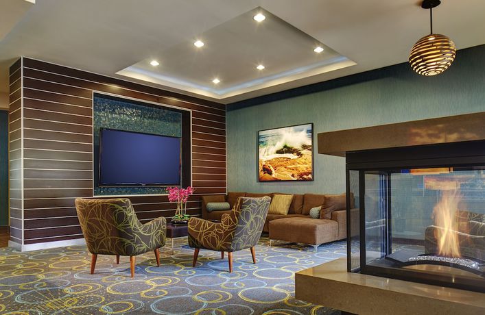 Imagen del bar/restaurante del Hotel Fairfield Inn & Suites By Marriott San Diego Carls. Foto 2