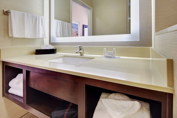 Imagen de la habitación del Hotel Fairfield Inn & Suites By Marriott San Diego Carls. Foto 15