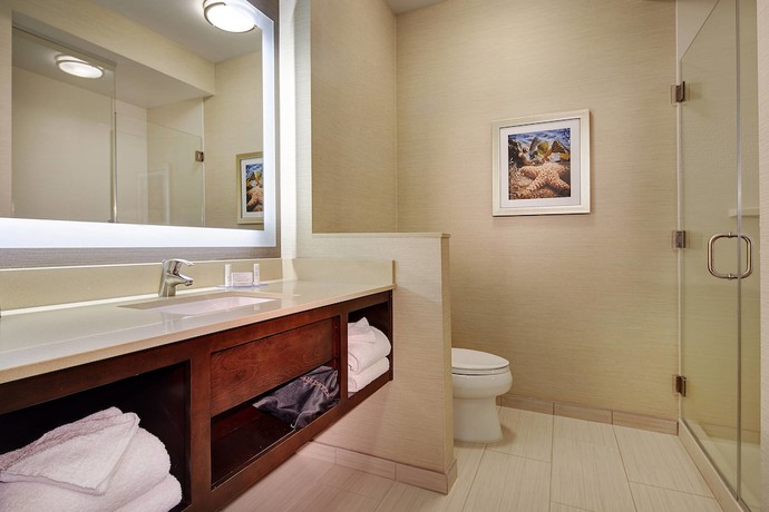 Imagen de la habitación del Hotel Fairfield Inn & Suites By Marriott San Diego Carls. Foto 16