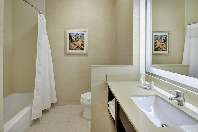 Imagen de la habitación del Hotel Fairfield Inn & Suites By Marriott San Diego Carls. Foto 17