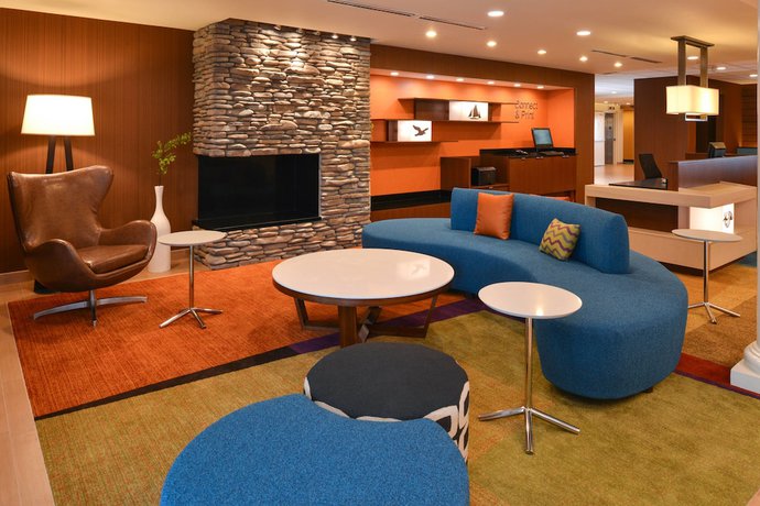 Imagen de los interiores del Hotel Fairfield Inn & Suites By Marriott Santa Cruz. Foto 19