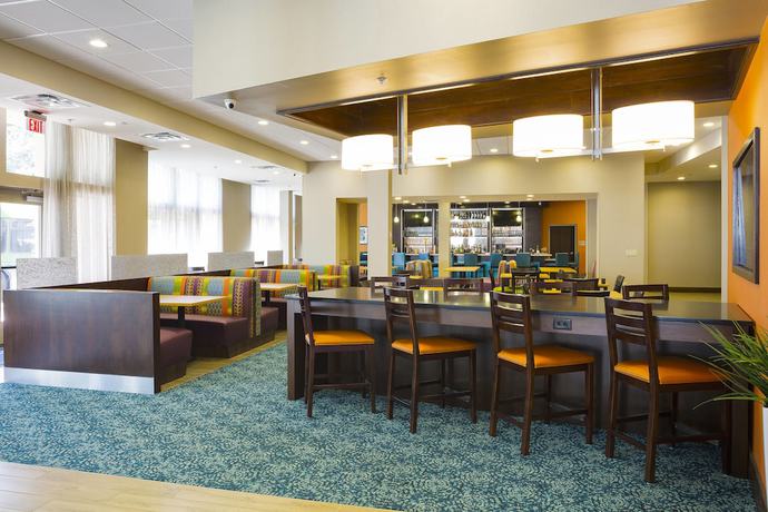 Imagen del bar/restaurante del Hotel Fairfield Inn & Suites By Marriott Savannah Downtown/Historic District. Foto 7