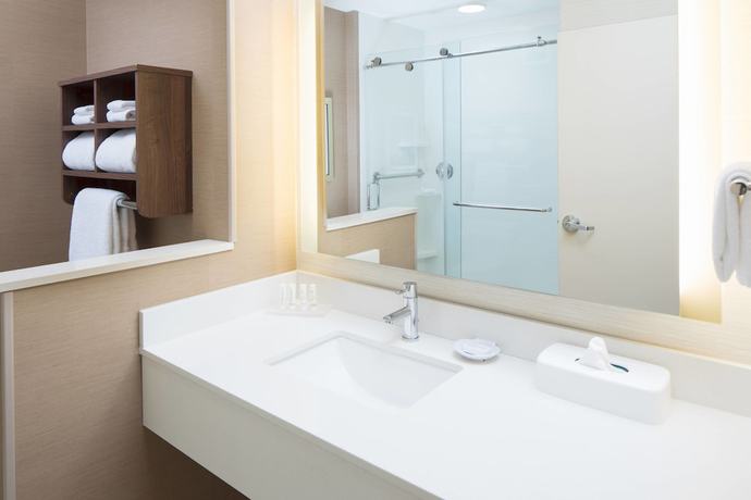 Imagen de la habitación del Hotel Fairfield Inn & Suites By Marriott Savannah Downtown/Historic District. Foto 13