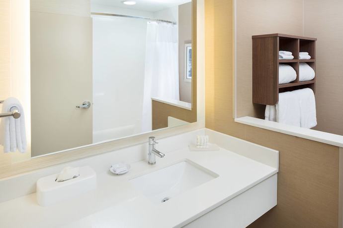 Imagen de la habitación del Hotel Fairfield Inn & Suites By Marriott Savannah Downtown/Historic District. Foto 15