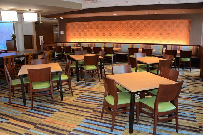 Imagen del bar/restaurante del Hotel Fairfield Inn & Suites By Marriott Somerset. Foto 8