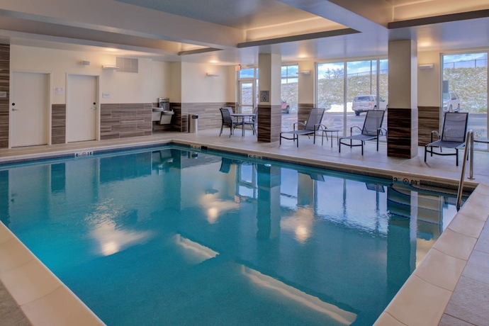 Imagen de la piscina del Hotel Fairfield Inn & Suites By Marriott Staunton. Foto 12