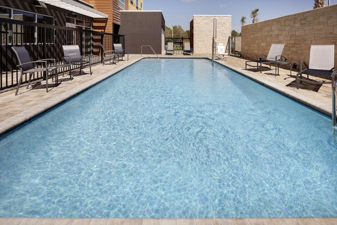 Imagen de la piscina del Hotel Fairfield Inn & Suites By Marriott Tampa Wesley Ch. Foto 17