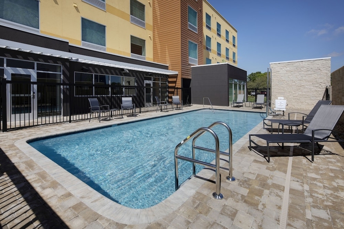 Imagen de la piscina del Hotel Fairfield Inn & Suites By Marriott Tampa Wesley Ch. Foto 18