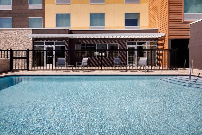 Imagen de la piscina del Hotel Fairfield Inn & Suites By Marriott Tampa Wesley Ch. Foto 19