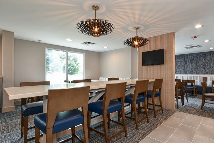 Imagen del bar/restaurante del Hotel Fairfield Inn & Suites Charlotte Arrowood. Foto 3