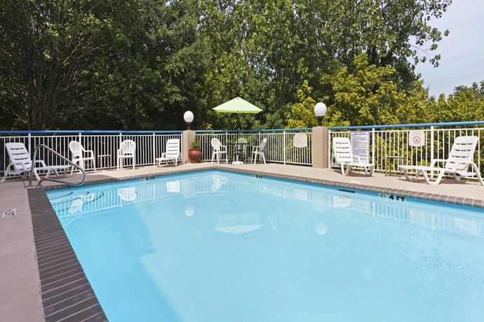 Imagen de la piscina del Hotel Fairfield Inn & Suites Charlotte Arrowood. Foto 18