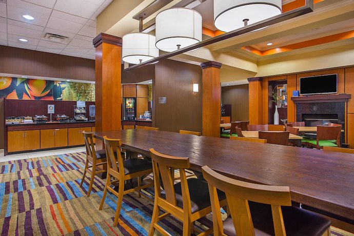 Imagen del bar/restaurante del Hotel Fairfield Inn & Suites Cookeville. Foto 3