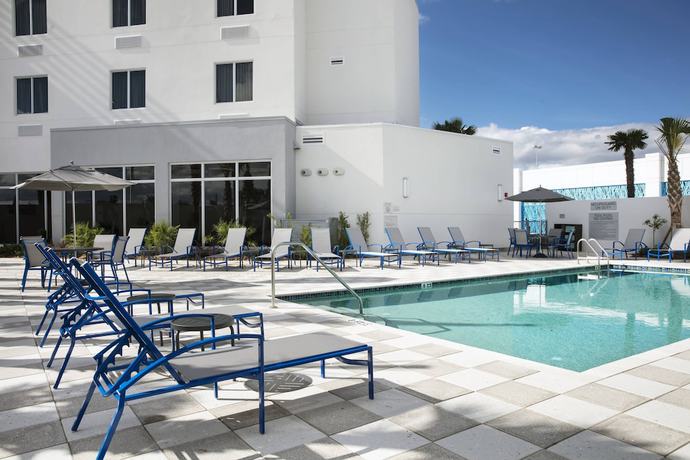 Imagen de la piscina del Hotel Fairfield Inn & Suites Daytona Beach Speedway/Airport. Foto 20