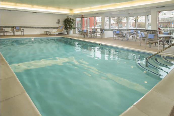 Imagen de la piscina del Hotel Fairfield Inn & Suites Frederick. Foto 12