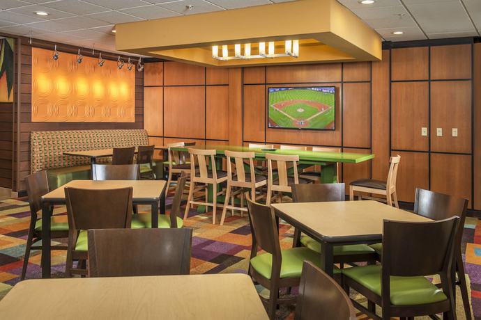 Imagen del bar/restaurante del Hotel Fairfield Inn & Suites Frederick. Foto 2