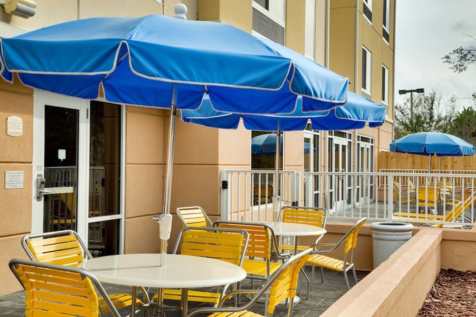 Imagen de los exteriores del Hotel Fairfield Inn & Suites Lake City. Foto 8