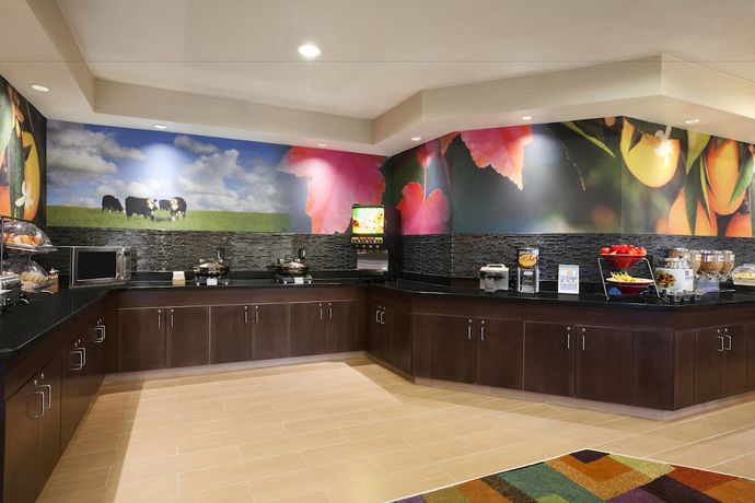 Imagen del bar/restaurante del Hotel Fairfield Inn & Suites Lansing West. Foto 3