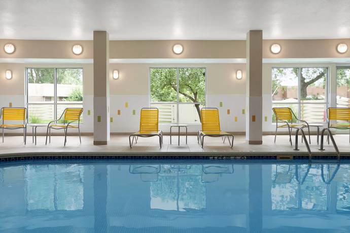 Imagen de la piscina del Hotel Fairfield Inn & Suites Lansing West. Foto 17