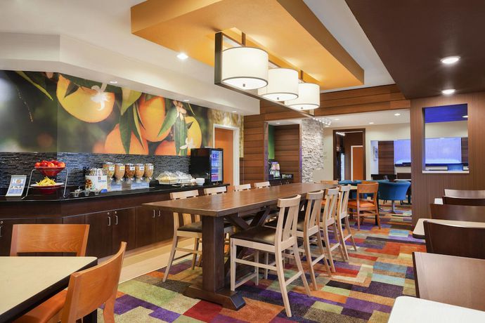 Imagen del bar/restaurante del Hotel Fairfield Inn & Suites Lansing West. Foto 4