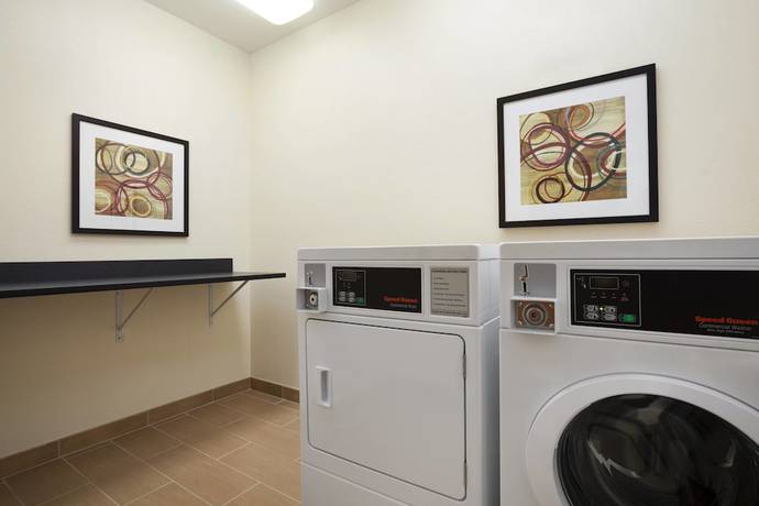 Imagen de los interiores del Hotel Fairfield Inn & Suites Lansing West. Foto 16