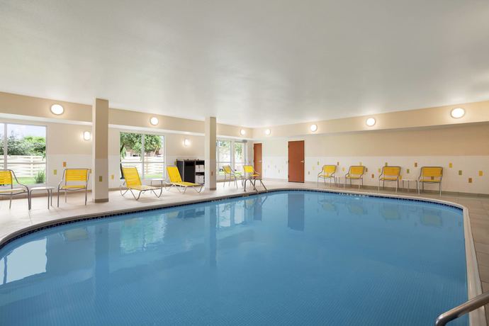 Imagen de la piscina del Hotel Fairfield Inn & Suites Lansing West. Foto 18