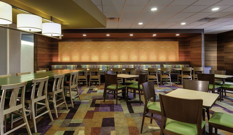 Imagen del bar/restaurante del Hotel Fairfield Inn & Suites Nashville MetroCenter. Foto 5
