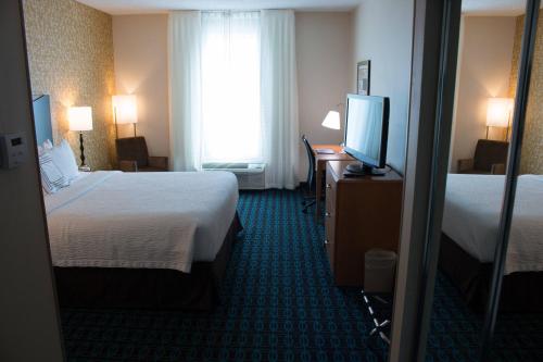 Imagen de la habitación del Hotel Fairfield Inn & Suites Oakland Hayward. Foto 10