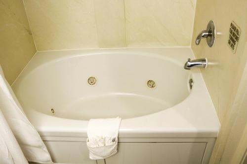 Imagen de la habitación del Hotel Fairfield Inn & Suites Oakland Hayward. Foto 14